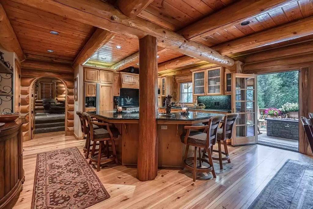 Luxury Log Cabin Bass Lake, Air Conditioning, backup generator, no cleaning fees in Bass Lake