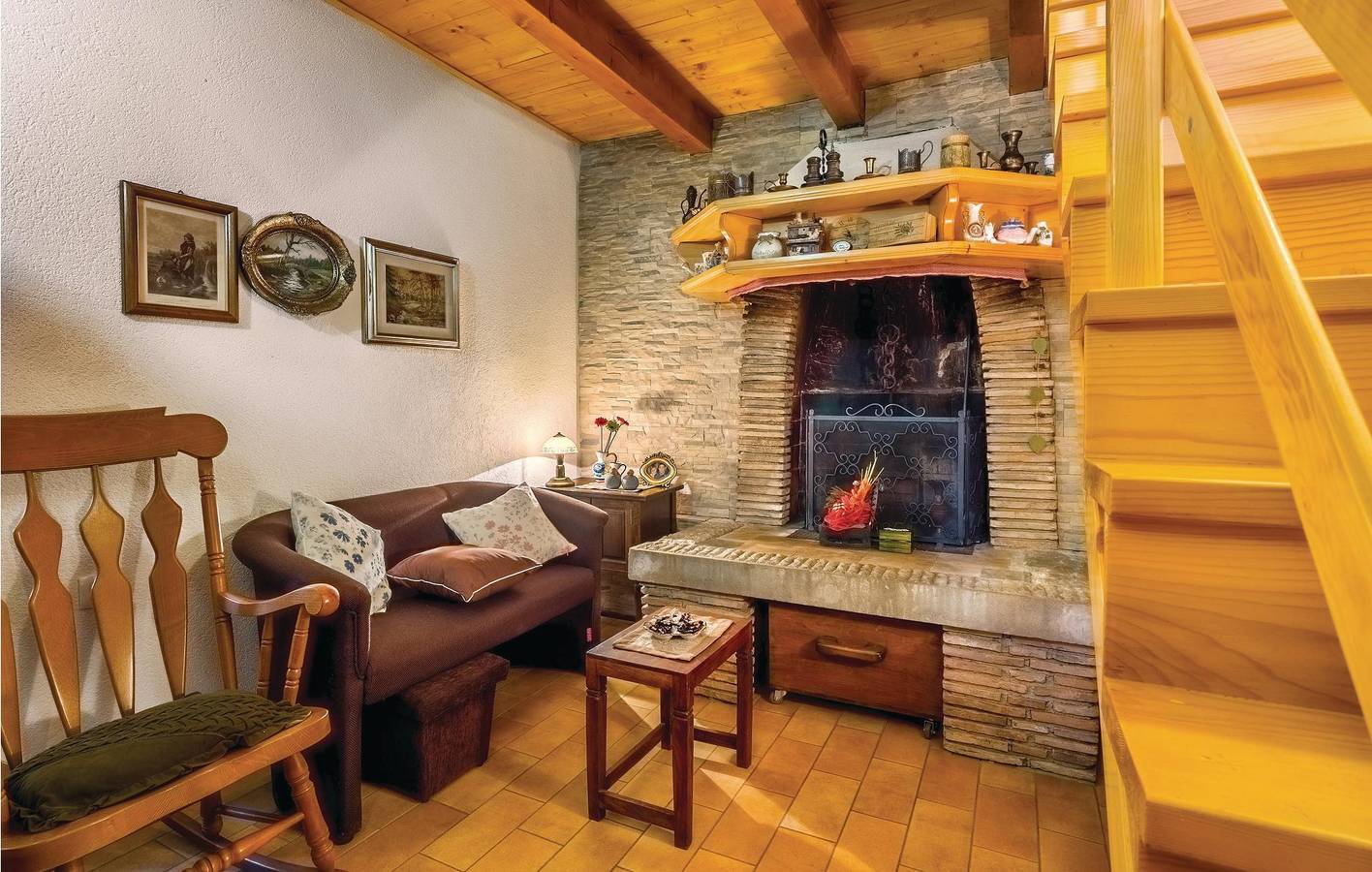 Appartement confortable avec Wi-Fi, climatisation, terrasse et parking in Labin, Côte Est de l'Istrie