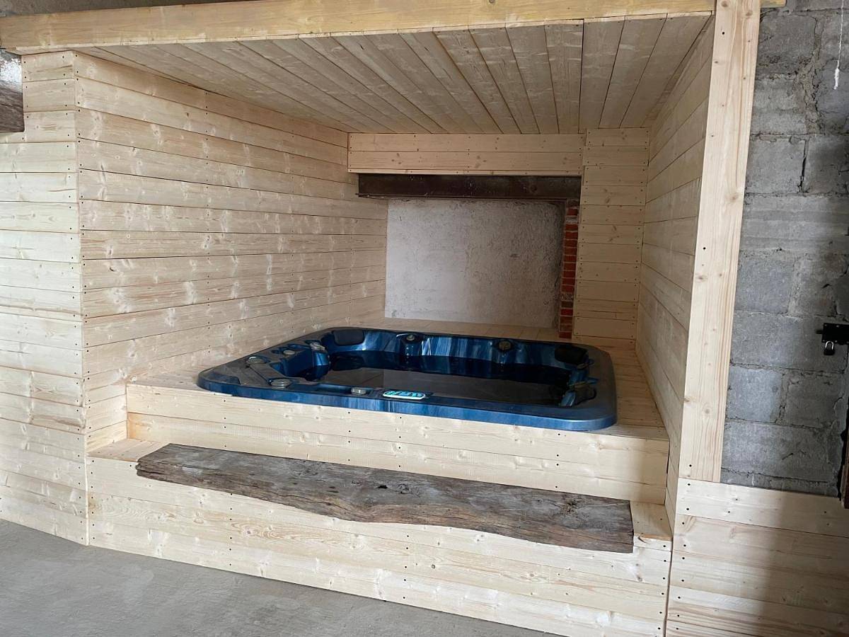 Gîte chez Garel 15 personnes avec spa in Saint-Martin-Lestra, Montbrison