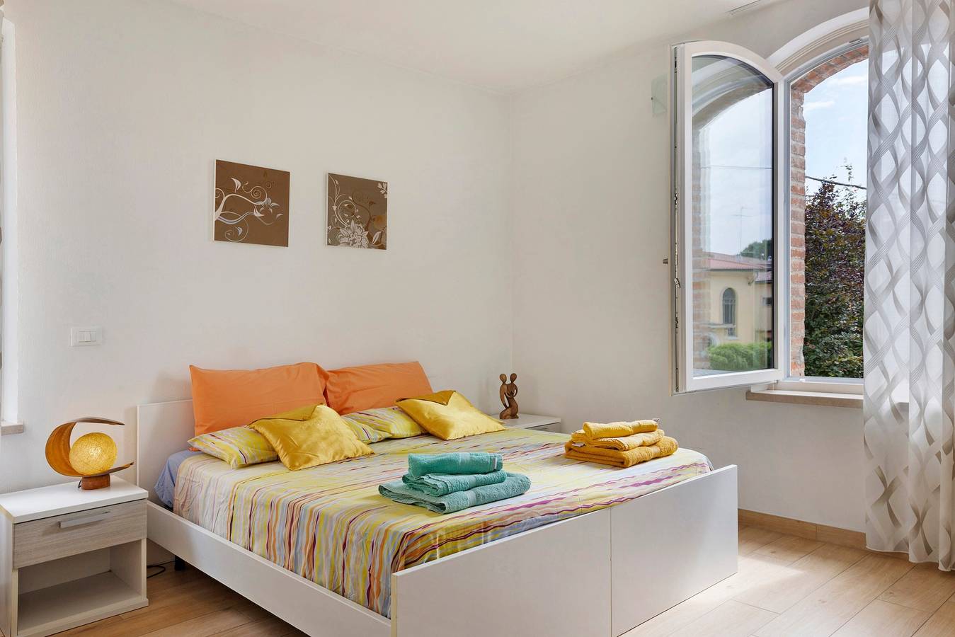 Ganze Wohnung, Ferienwohnung 'Pozzo Dei Desideri Asia' mit Wi-Fi und Klimaanlage in Castelnuovo del Garda, Gardasee-Berge