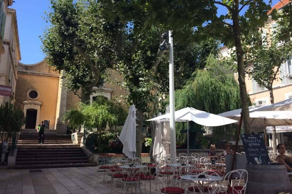 Geheel appartement, Tweekamerappartement, + terras 12 m² - aan zee, met uitzicht op zandstrand in Bandol, Toulon regio