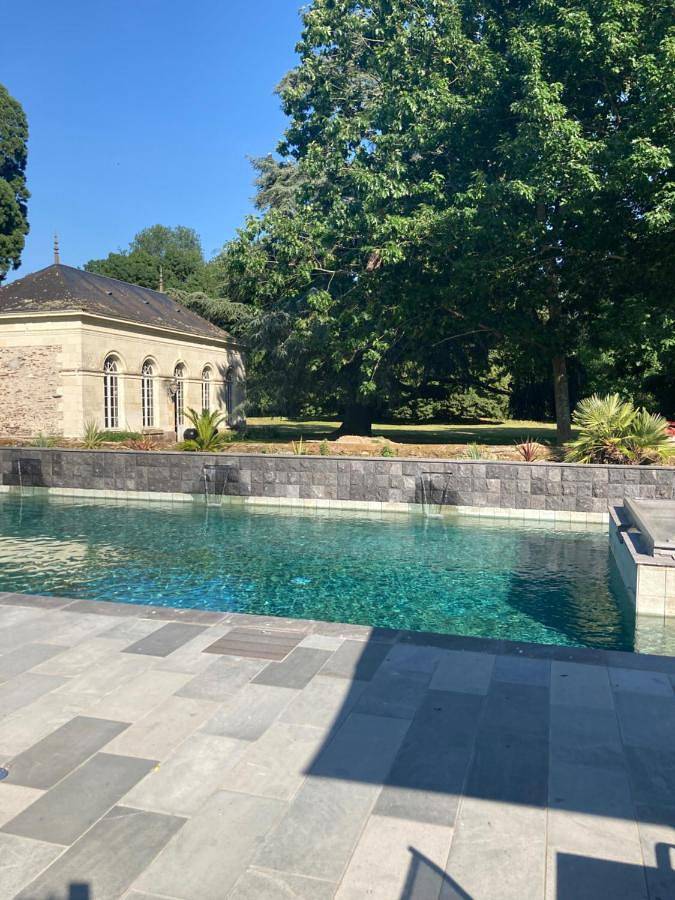Chambre d’hôte pour 5 personnes, avec Terrasse et Jacuzzi ainsi que Jardin et Piscine
