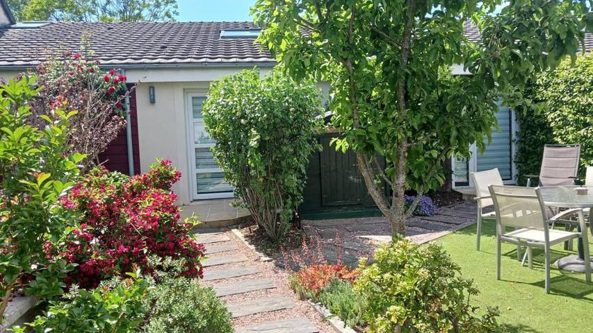 Location de vacances pour 2 personnes, avec jardin à Saint-Doulchard