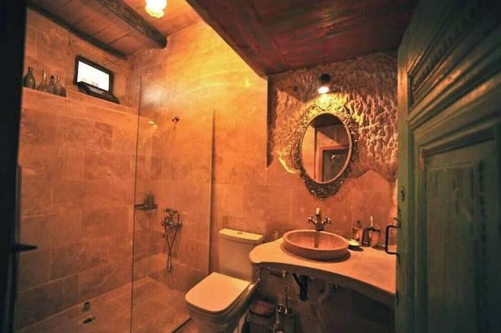 Anitya Dublex Stone House – Charming Cappadocian Retreat with Scenic Terrace in Ortahisar, Göreme Nationalpark
