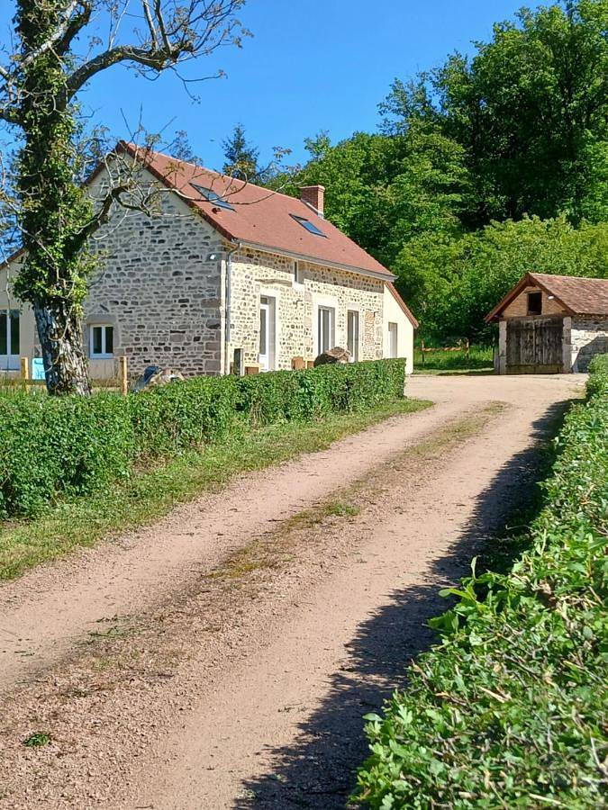 Gîte pour 9 personnes, avec jardin et vue, adapté aux familles à Saint-Bonnet-de-Vieille-Vigne