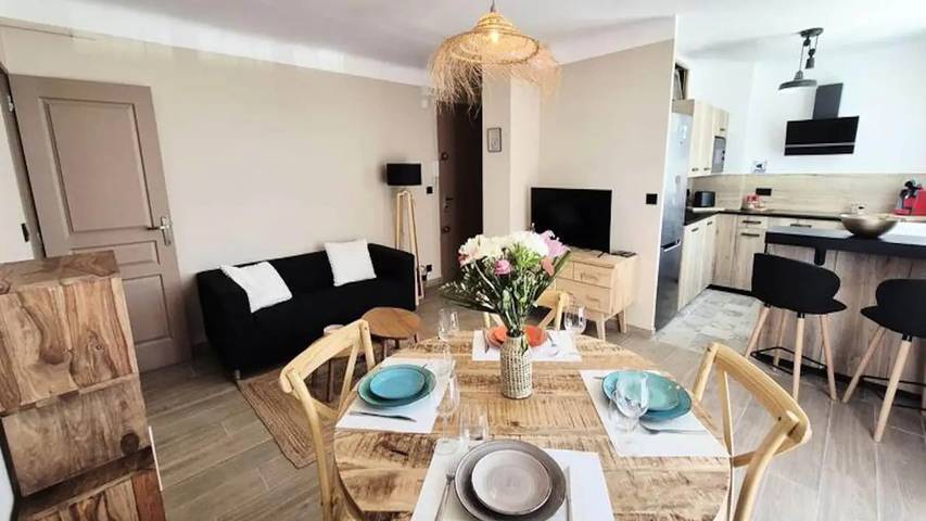 Gîte pour 5 personnes, avec Balcon dans Plage des Sablettes - 4