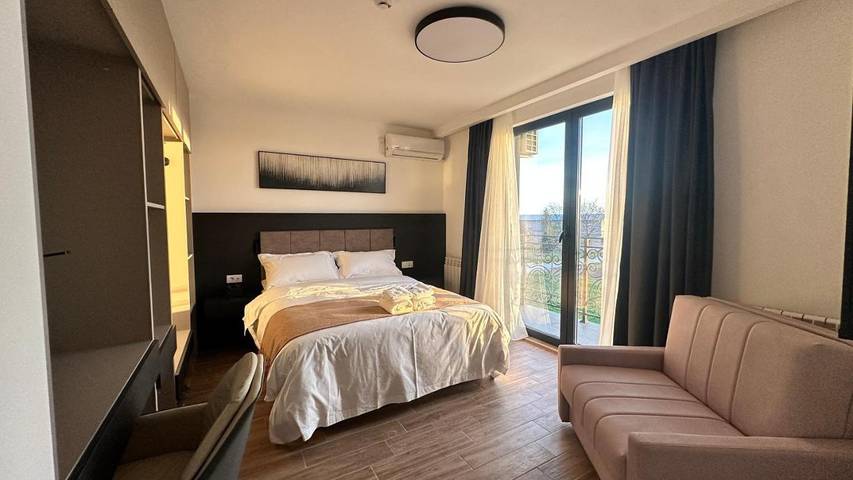 Hotel para 4 personas, con terraza y vistas - 1