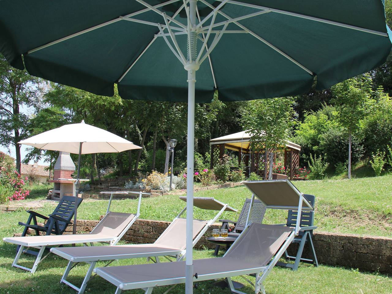 Geheel appartement, Appartement in Piticchio met Uitzicht & Zwembad in Arcevia, Provincie Ancona