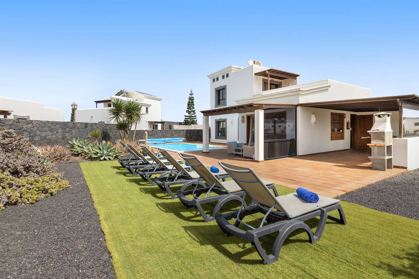 Villa Zafiro 17 by Escape Home in Montaña Roja, Yaiza