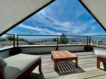 Gîte pour 4 personnes, avec vue sur le lac ainsi que terrasse et vue à Lausanne