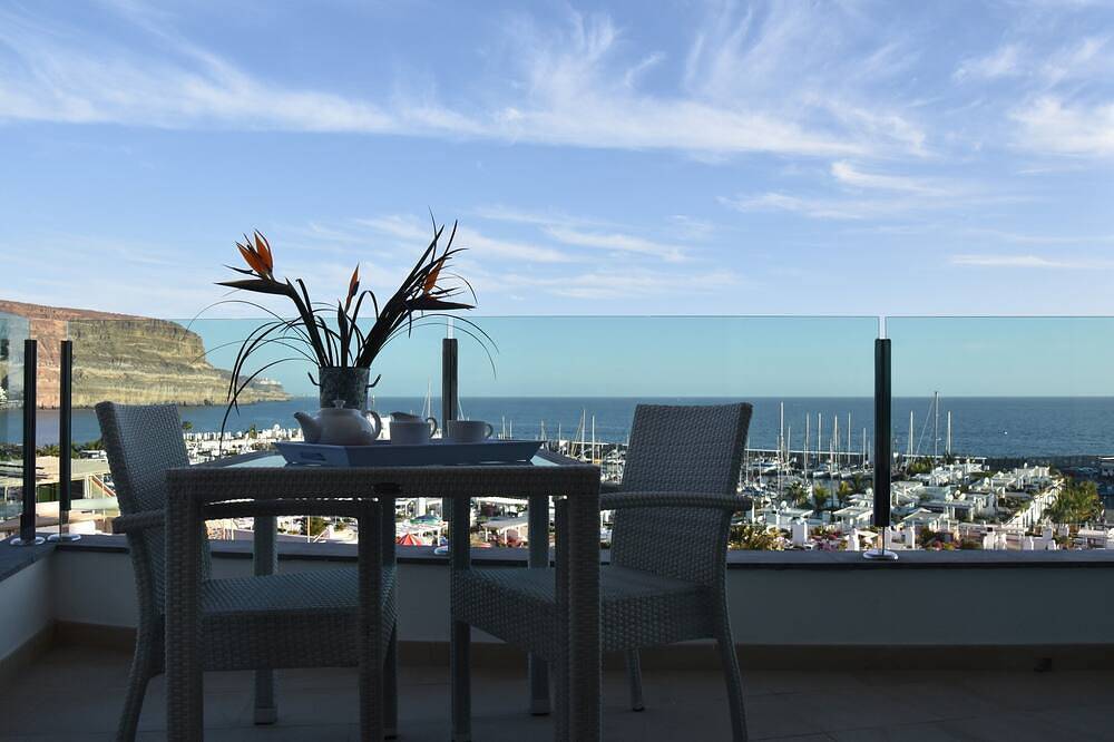 Appartamento intero, Apt. 1ºb \"Spectacular views of the sea and the marina of Puerto de Mogán\" in Puerto de Mogan, Mogán