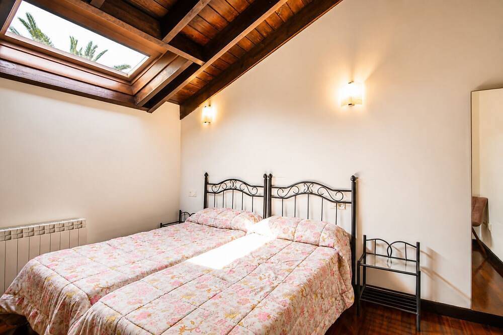 Entire apartment, Tejasturias : La Franca Swimming Pool, Paddle Tennis and Beach in Ribadedeva, Costa Verde (Spain)