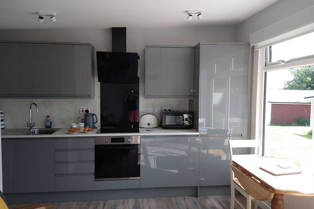 Fully refurbished chalet, sleeps 3, free parking nr Dartmouth in Dartmouth, Devon