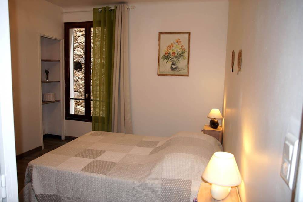 Entire apartment, Meuble De Tourisme 2 Etoiles Refait à Neuf Centre Ancien Castellane in Castellane, Verdon Regional Natural Park