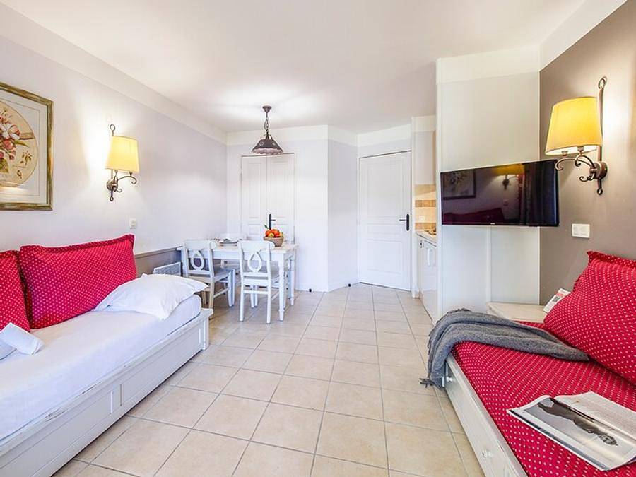 Pierre & Vacances Village Le Rouret en Ardèche - Studio 4 personnes - 1 coin nuit - Terrasse ou balcon in Grospierres, Ardèche