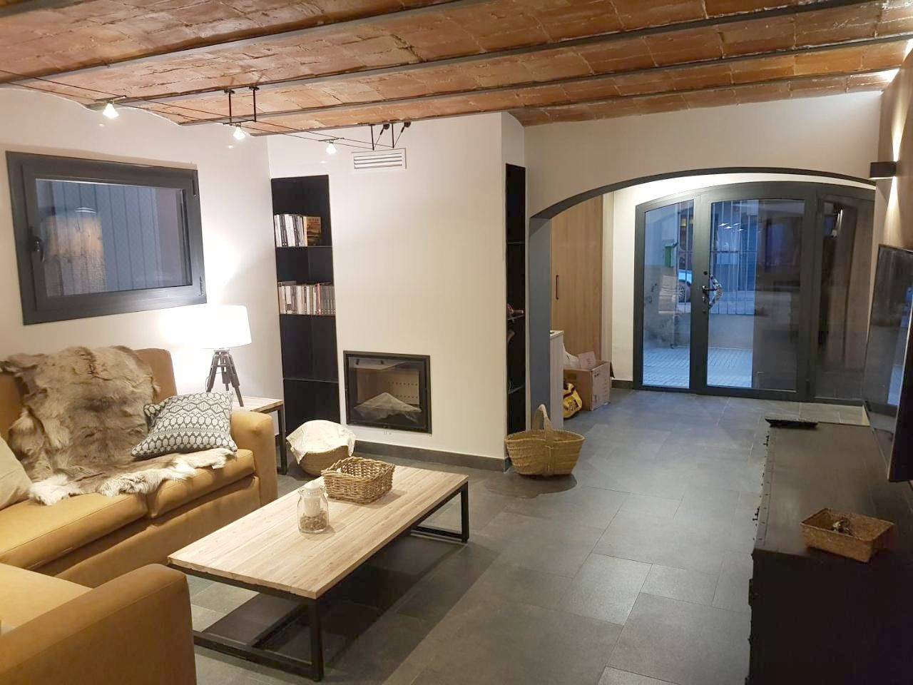 Amaroq Explorers Basecamp in Tremp, Costers del Segre
