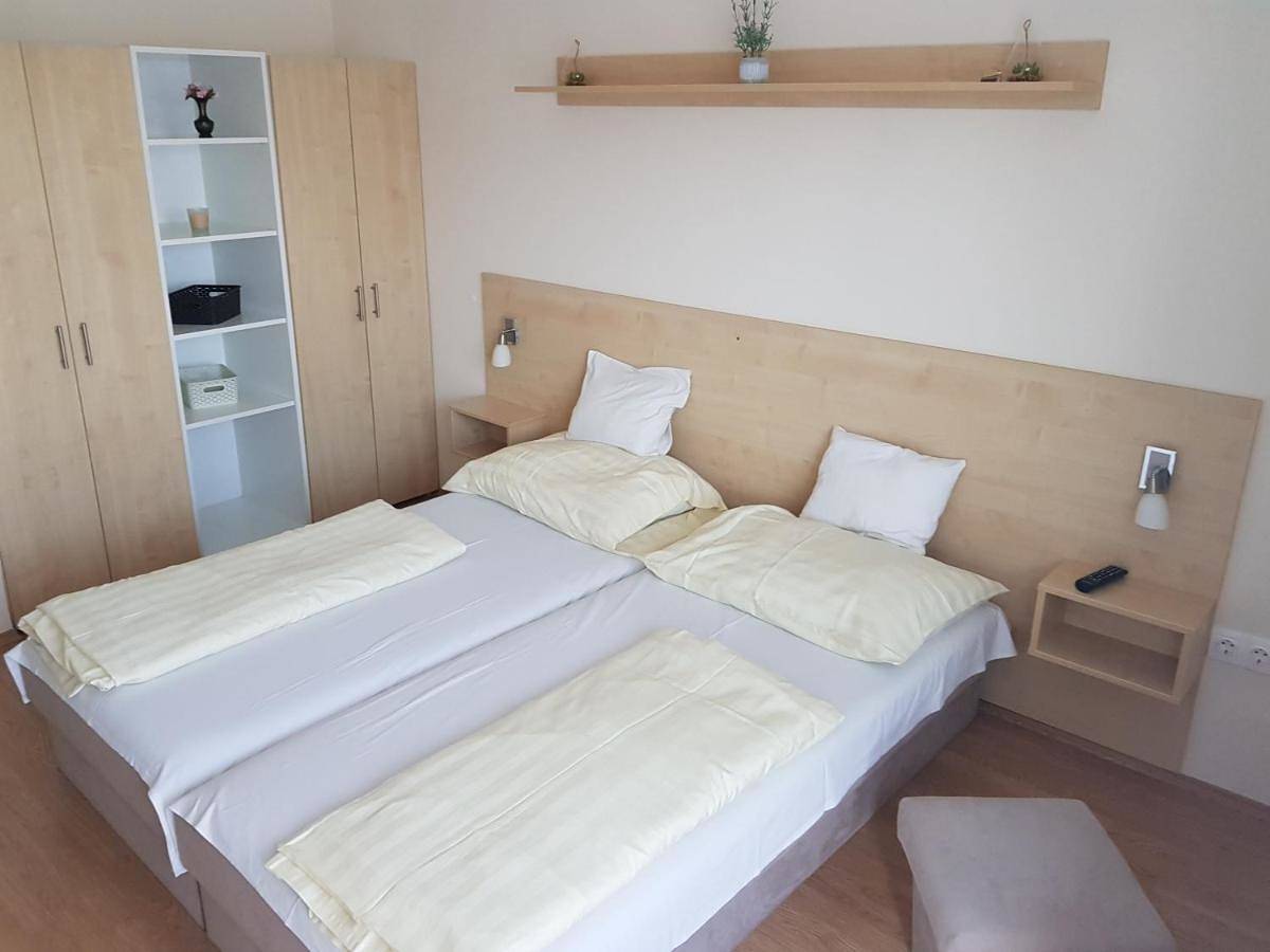 Ganze Wohnung, Szalóky Apartmanház in Gyenesdias, Balaton Hochland Nationalpark