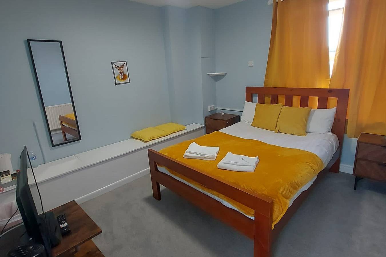 Entire holiday apartment, Seaside Escape 2-Bed maisonette Flat - Ev22kwh in Southsea, Portsmouth