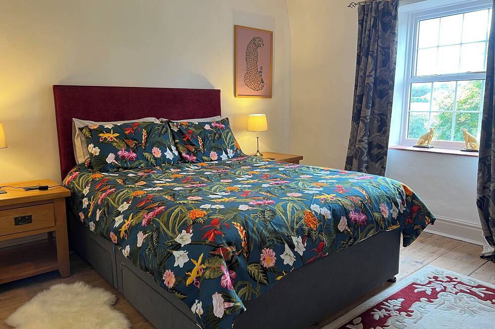 Bijou Bolthole in Blakeney for 2,parking,patio,lawn & close to Quay,pubs & shops in Blakeney, Norfolk Coast