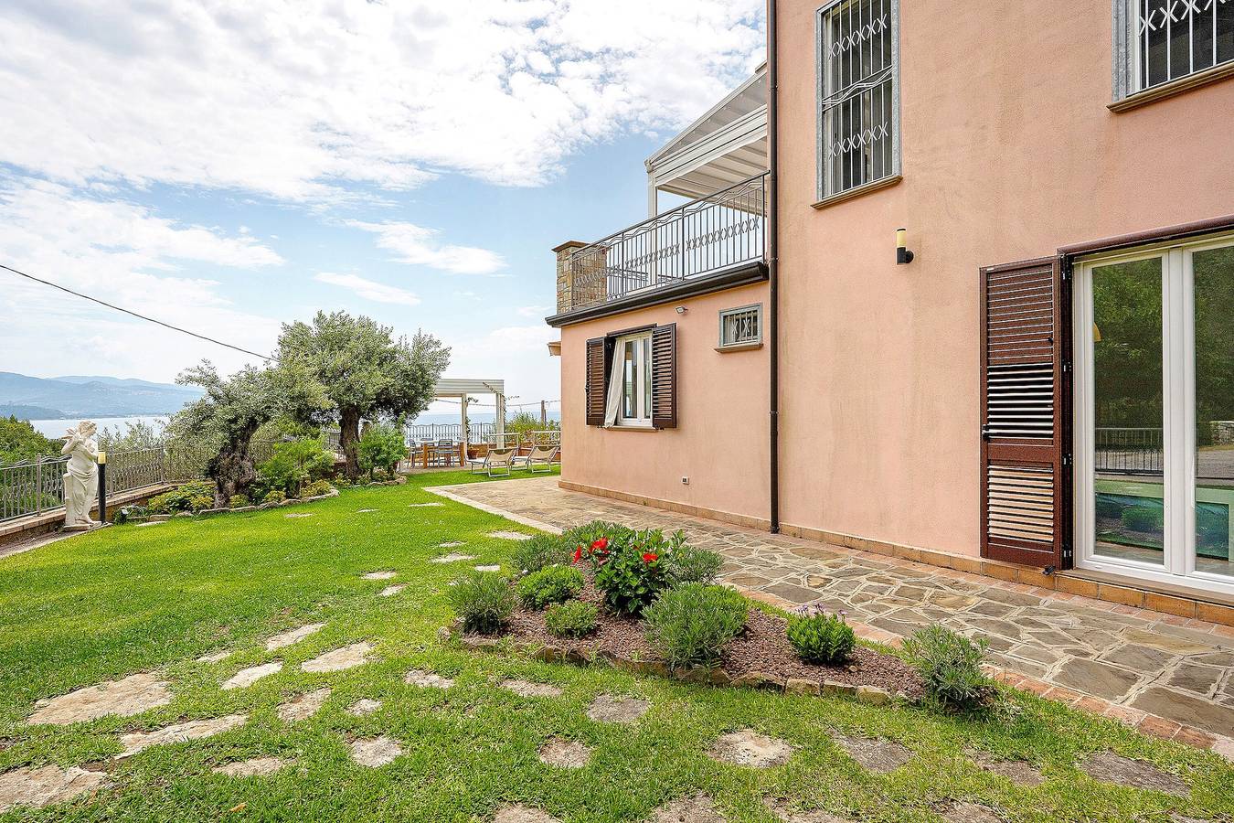 Ganze Wohnung, Apartment „Blu“ mit Meerblick, Wlan und Klimaanlage in Casal Velino, Cilento Coast