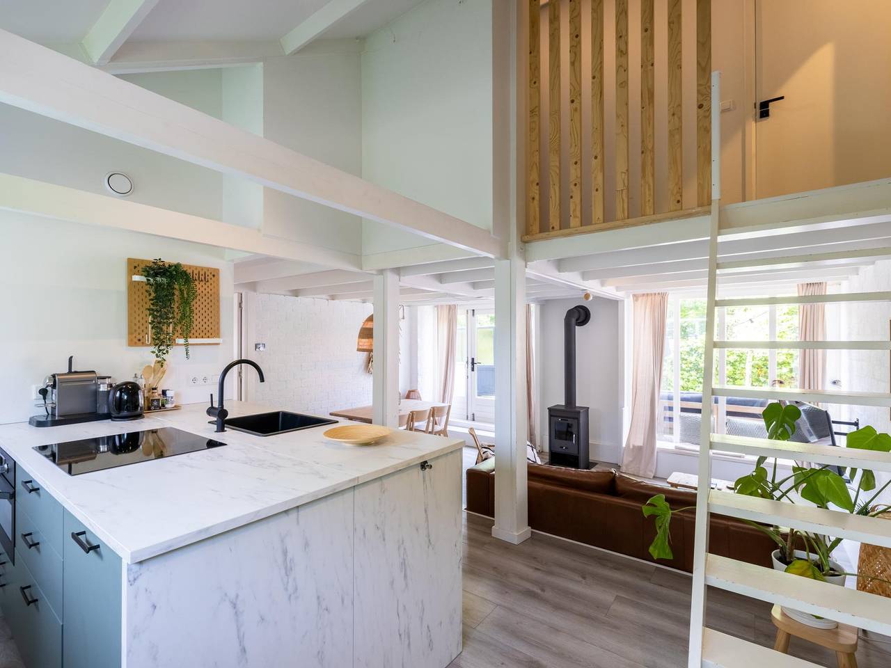 Scandinavisch vakantiehuis met grote tuin in Noord-Holland - Kust van de Noordzee