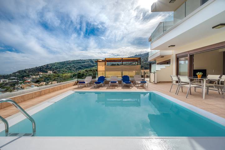 Ferienhaus für 6 Personen, mit Pool und Meerblick sowie Balkon