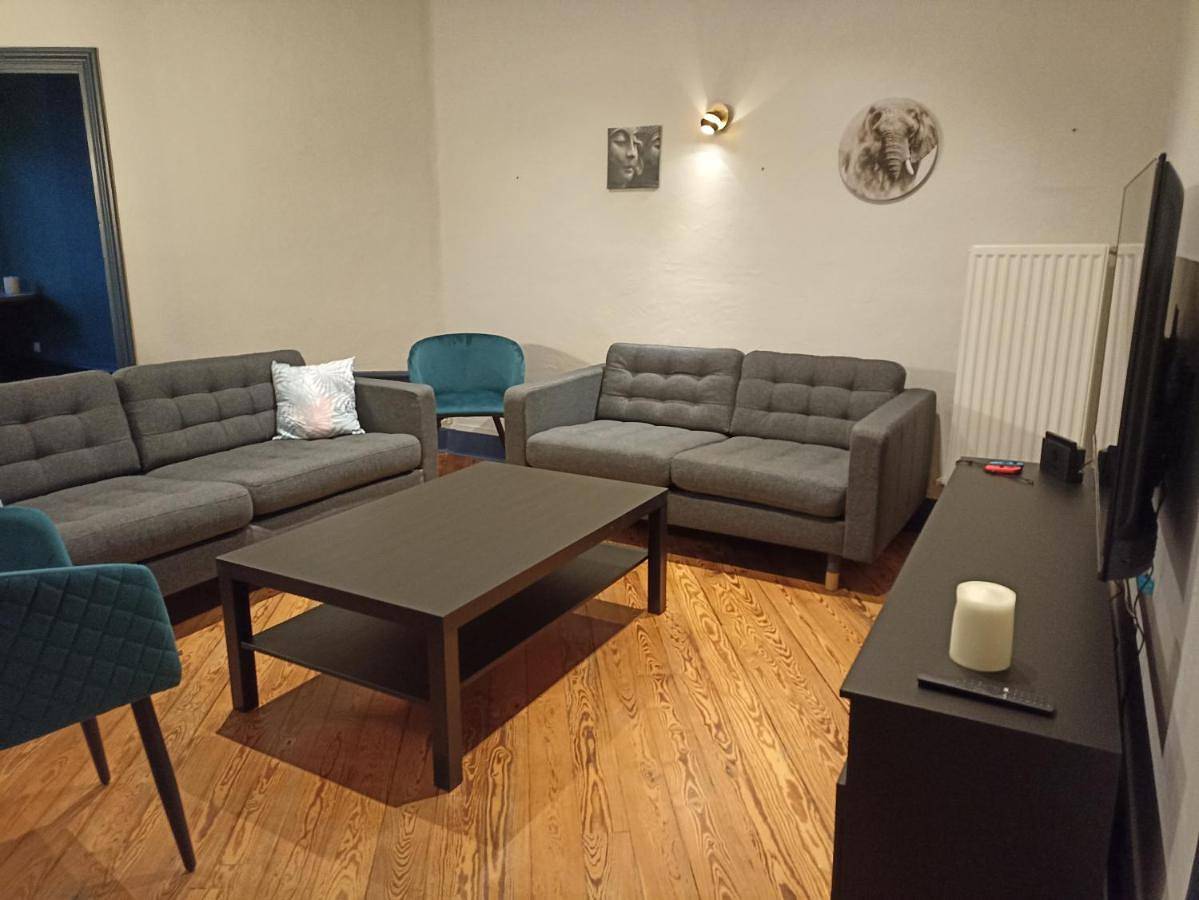 Appartement entier, Le Sunshine, 5 chambres, wifi et parking inclus in Le Coteau, Région de Roanne