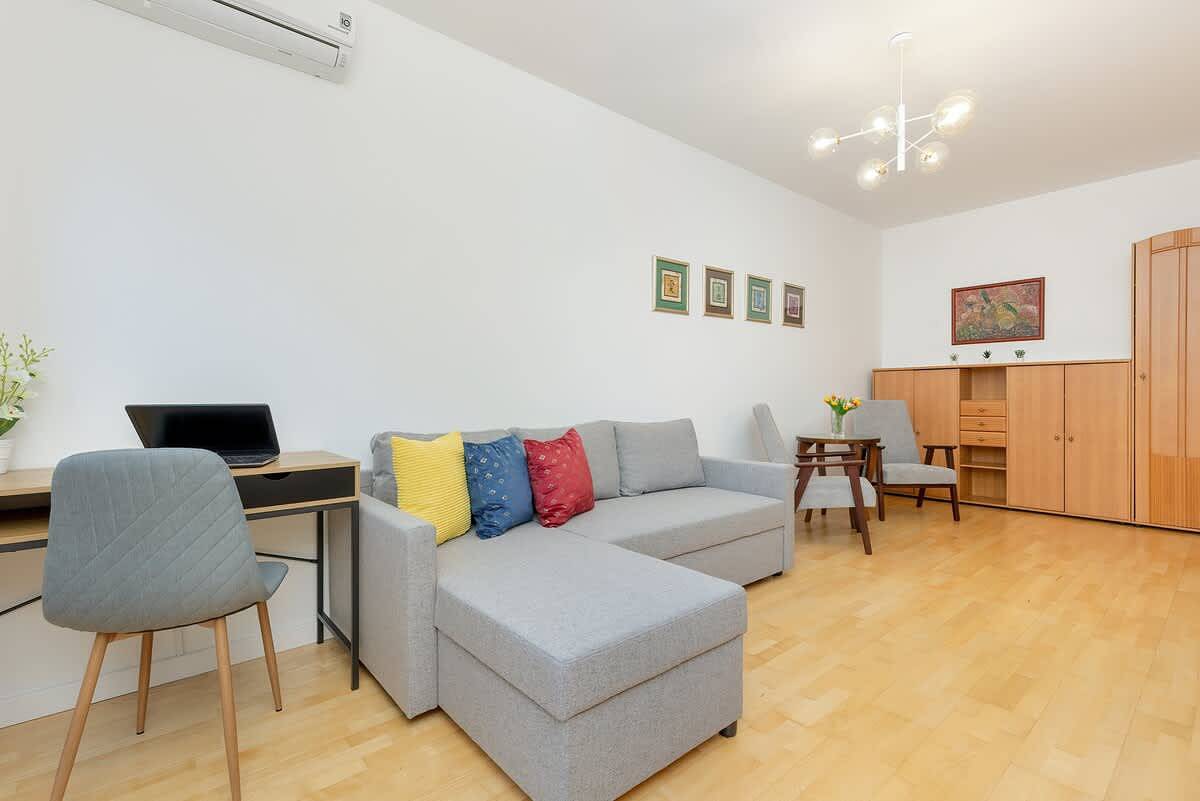Apartamento entero, Spacious Apartment | Parking | Workspace in Varsovia, Mazovia (región)