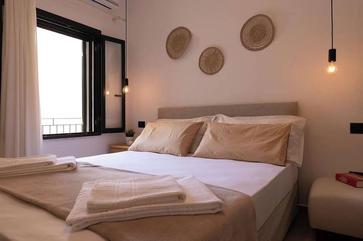 Tusa Bay. Enjoy the sun and sea at 1Br House a few Steps Away From the Beach in Castel di Tusa, Tusa