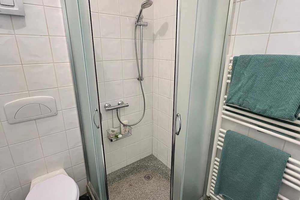 Quiet house in town center, reserved parking in Saintes, Saintes region