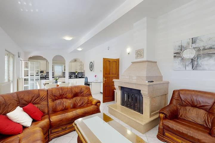 Villa Almas avec piscine, barbecue d'été et court de tennis in Zagora Dalmatie