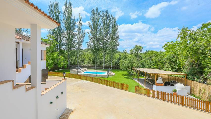 Casa rural para 17 personas en Castaño del Robledo