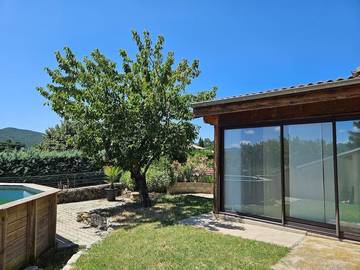Gîte pour 6 personnes, avec jardin ainsi que vue et piscine à Dieulefit