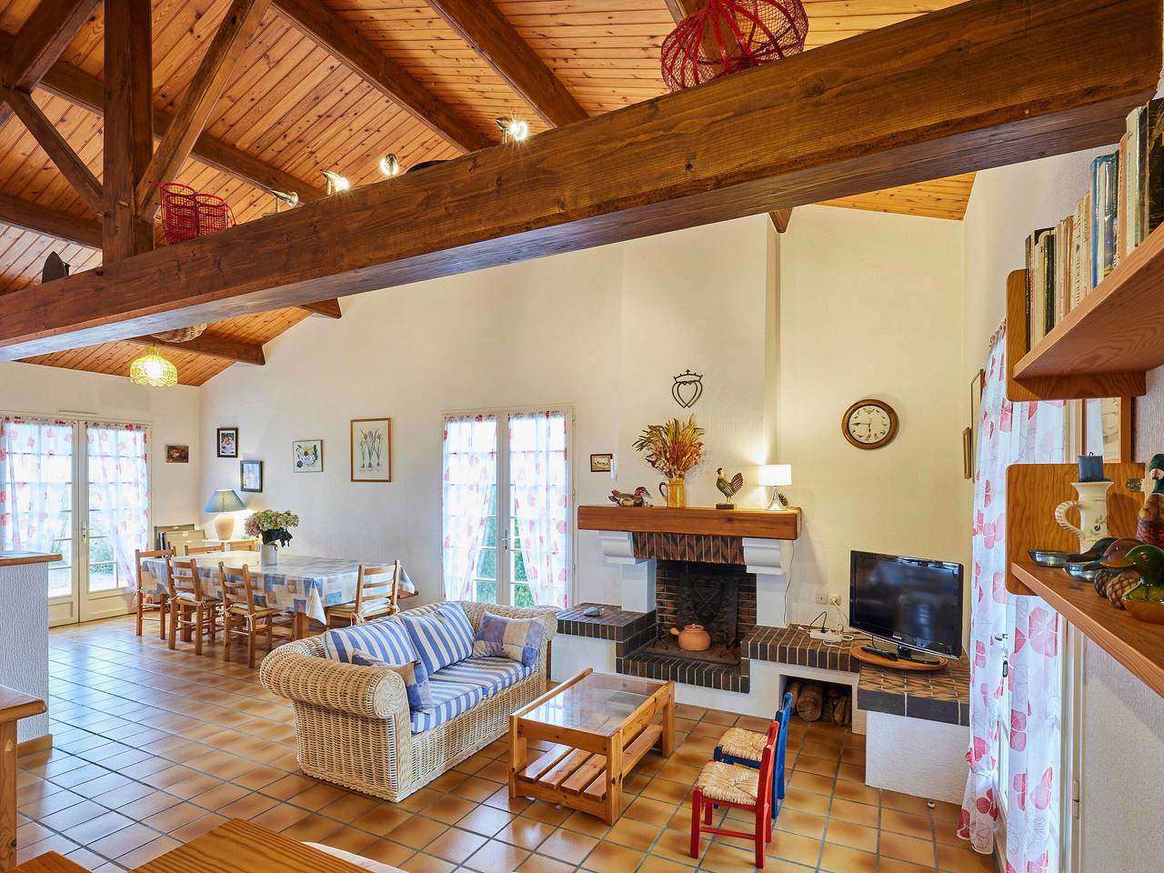Spacious House for 9 - Near Beach, Parking, Terrace in Saint-Hilaire-de-Riez, Vendée