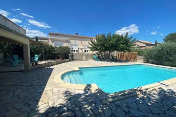 Gîte pour 8 personnes, avec terrasse et jardin à Lecques