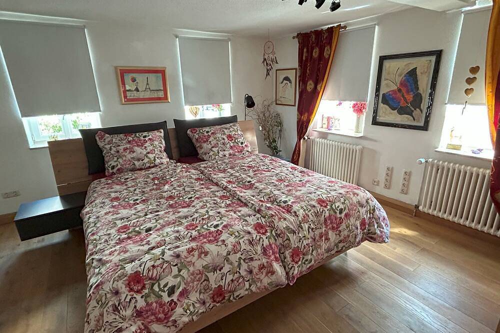 Ganze Wohnung, Stilvolle Ferienwohnung (60m2) mit Freisitz in Bad Rodach, Oberes Maintal - Coburger Land