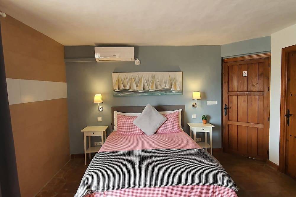 Luxus Moderne familienfreundliche Villa / Großer privater Pool / Themenbar / Atemberaubende Aussicht in Comares, Málaga Provinz