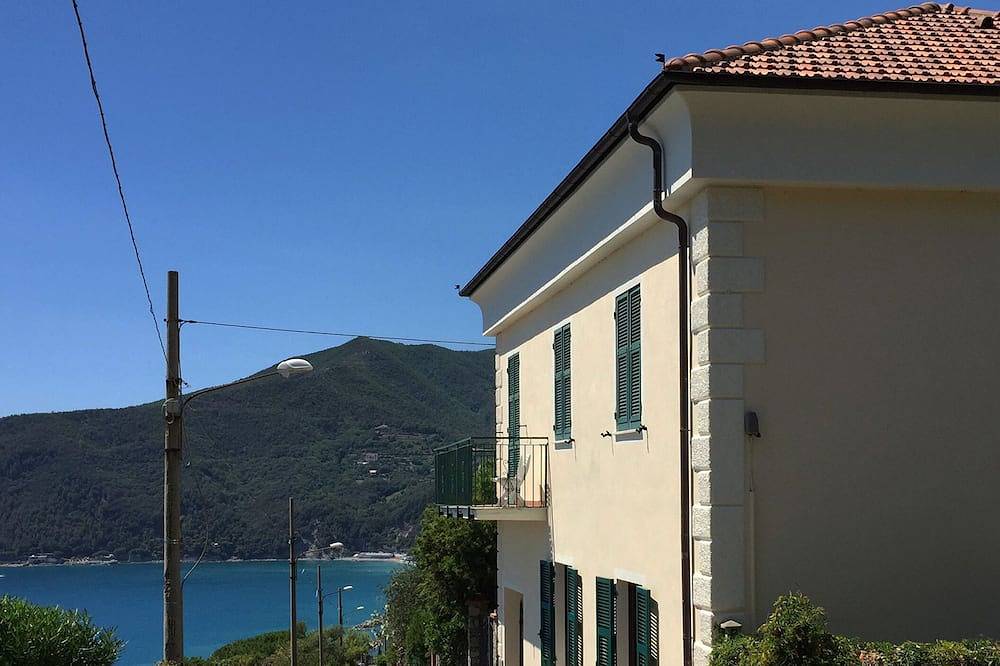 Entire apartment, Holidays Moneglia, between Portofino and Cinque Terre (Cin It010037C2Cqdhhybl in Moneglia, Riviera di Levante
