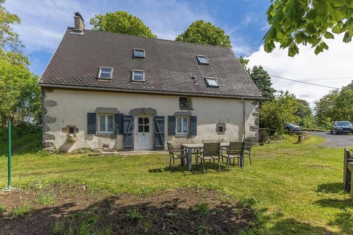 Location de vacances pour 7 personnes, avec Balcon et Jardin à Larodde