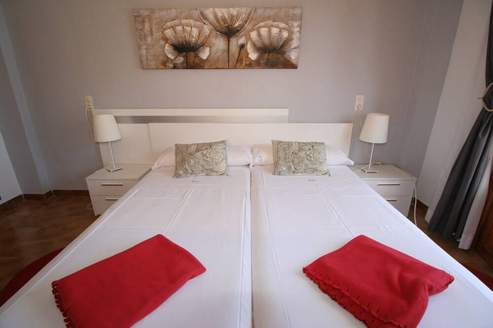 Entire apartment, Rigo (left, 3 bedrooms): Directly on the beach, frontal sea view in Cala Millor, Son Servera