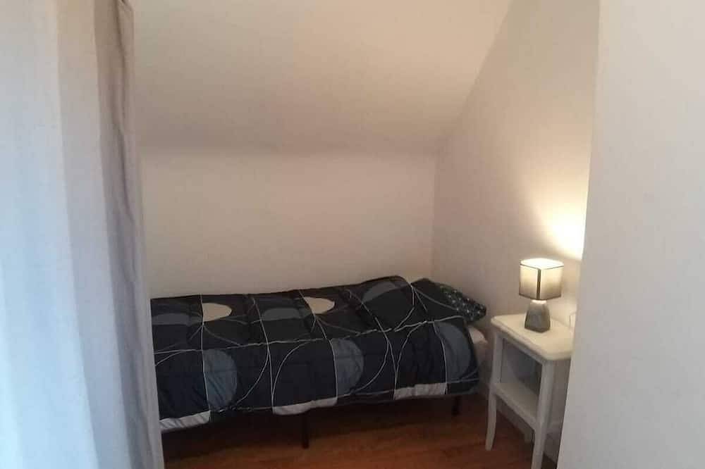 Logement Indépendant Pour 4 à 6 Personnes à L'étage D'une Maison Stbrieuc Ouest in Saint-Brieuc, Côte de Goëlo
