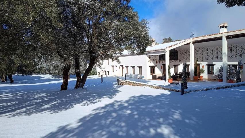 Casa rural para 8 personas, con piscina además de jardín y terraza - 1