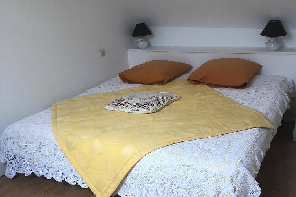 Country house, close to beaches, fishing ports.Breton specialties in Plomeur, Quimper region