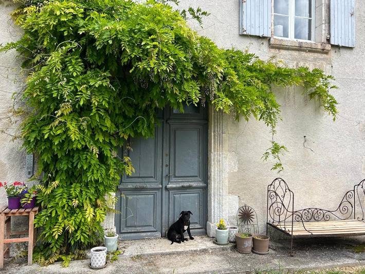 Chambre d’hôte pour 2 personnes, avec terrasse et piscine ainsi que jardin et vue à Champagne-et-Fontaine