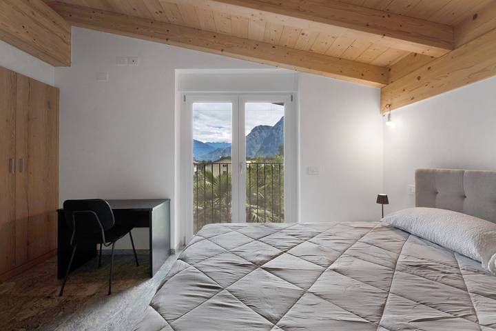 Apartamento inteiro, Apartamento 'Mansarda' com Vista Montanha, Wi-Fi e Ar Condicionado in San Cassiano Valchiavenna, Prata Camportaccio