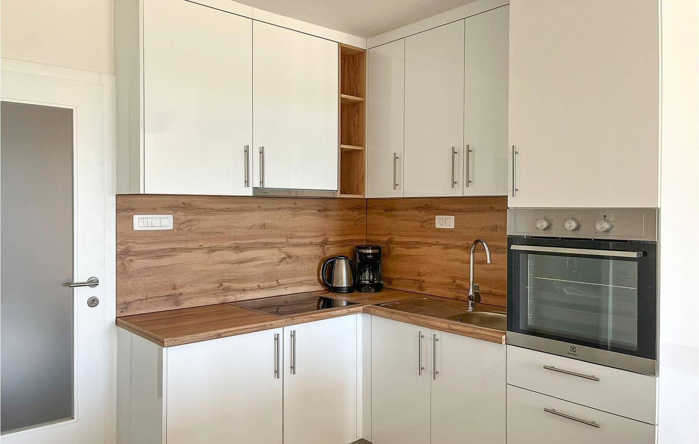 Ganze Ferienwohnung, Charmantes Apartment mit Pool, Terrasse und Strand in der Nähe in Split, Split-Dalmatien