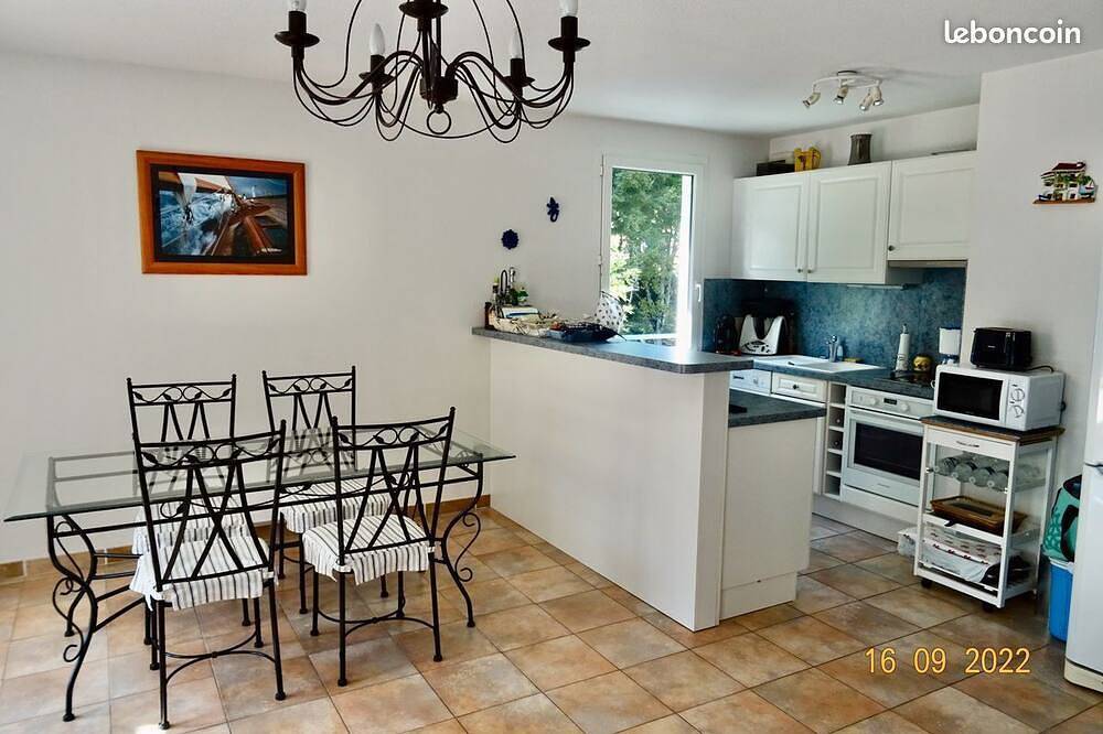 Apartment T3 with swimming pool in Belgentier, Toulon Region