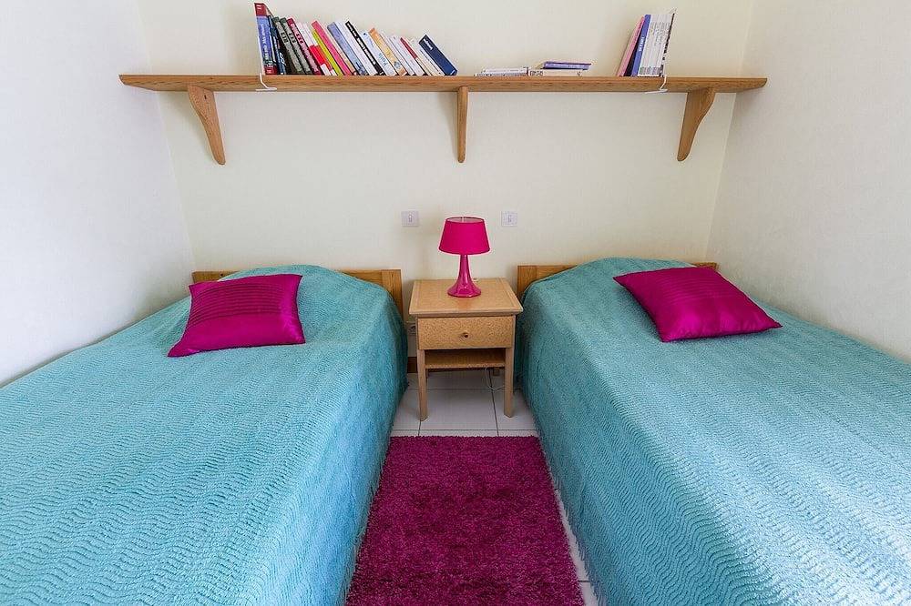 Entire apartment, Appartement \"kerouac\", Maison du 18ème Avec Wifi, Proche des Plages de Sable fin in Carnac, Côte des Mégalithes