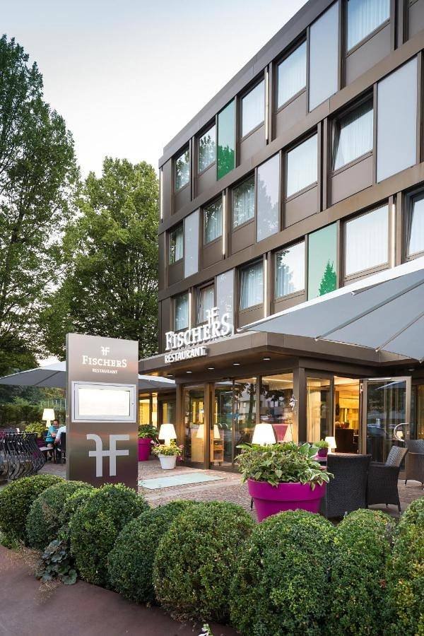 Hotel, mit Whirlpool und Terrasse sowie Pool und Sauna in Bergpark Wilhelmshöhe
