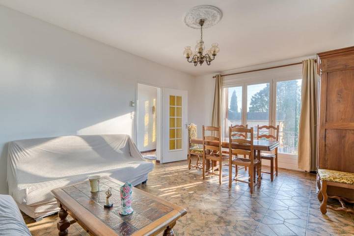 Gîte pour 7 personnes, avec Balcon et Terrasse ainsi que Jardin et Vue à Jonage
